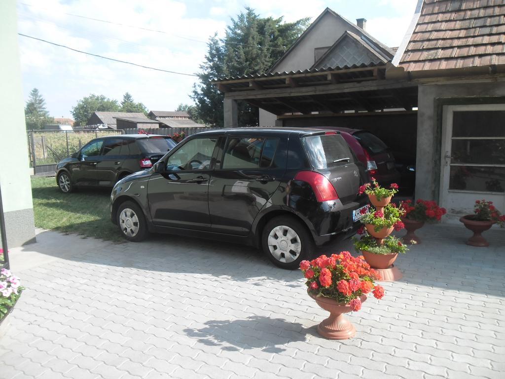 Attila Vendégház Tápiószentmárton Exterior foto